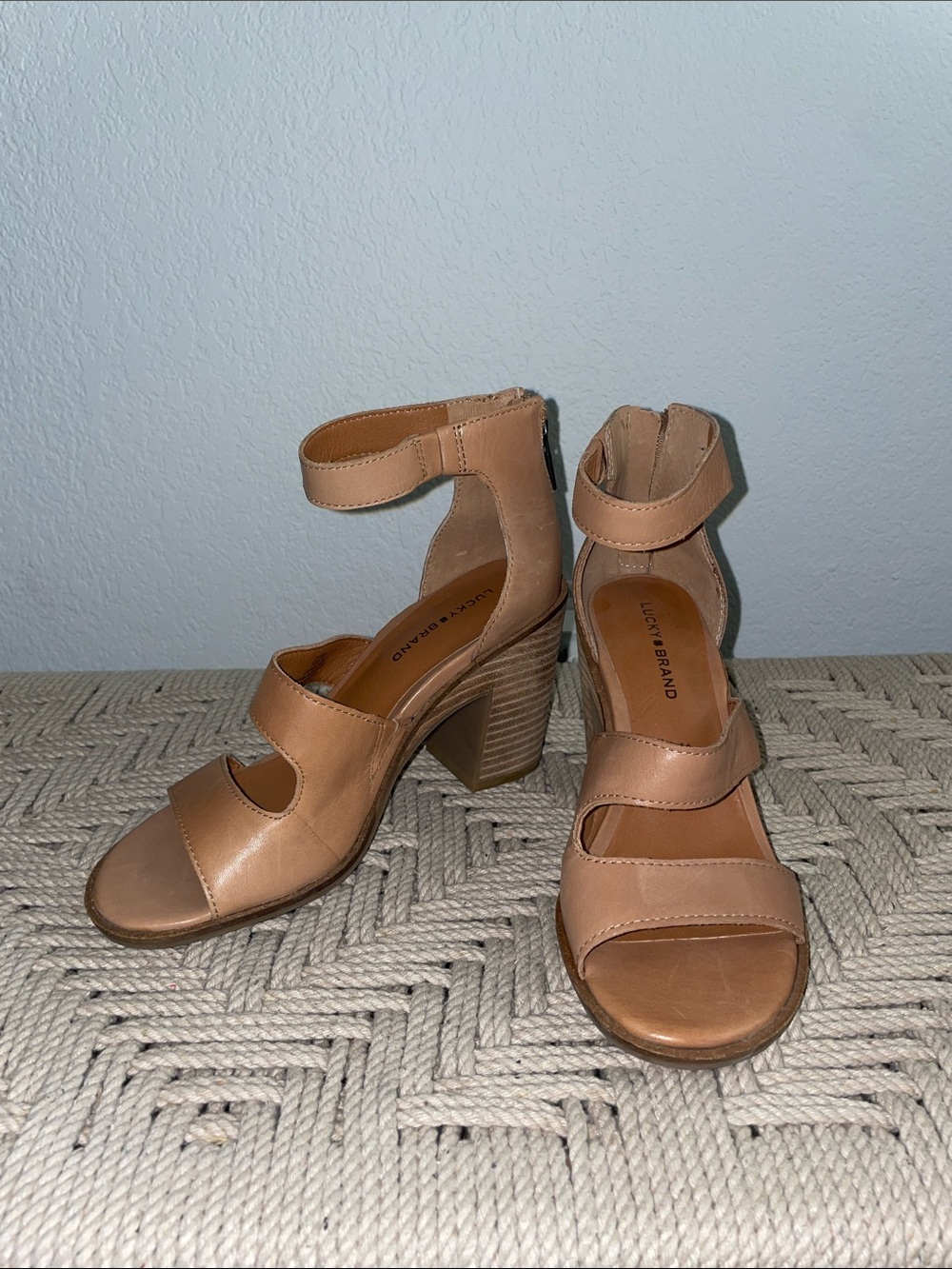 Lucky Brand Nude/Tan Leather Stacked Block Heel Sandals